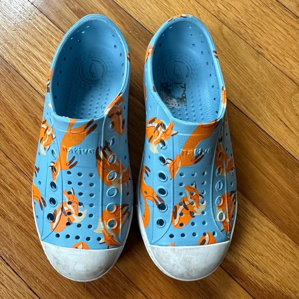 Native Jefferson little kid size 12 blue with foxes, excellent condition!